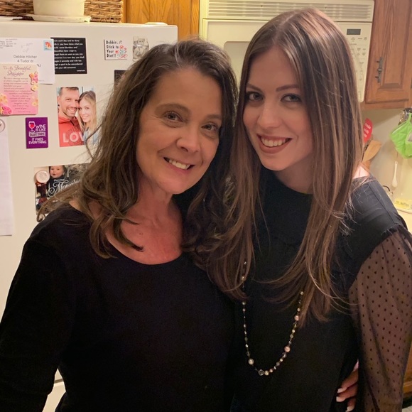 Meet your Posher, Debbie - Picture 3 of 4